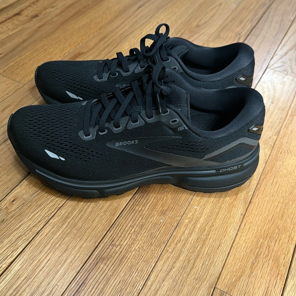 NWOT women’s brooks ghost 15